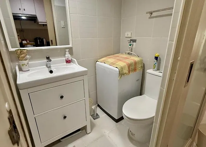 Sea Residences - Modern 1br With Pool View Near Moa & Airport Apartment