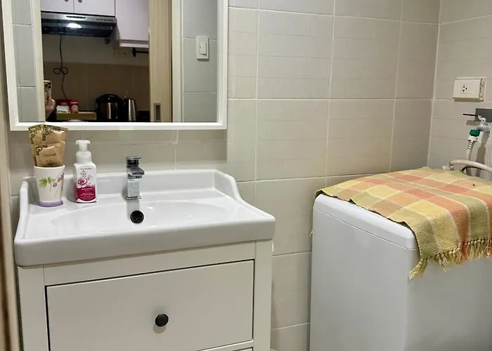 Sea Residences - Modern 1br With Pool View Near Moa & Airport Apartment *