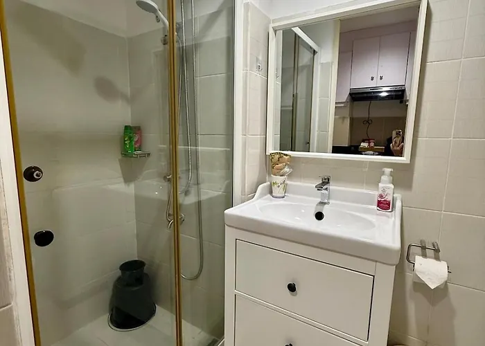 Sea Residences - Modern 1br With Pool View Near Moa & Airport Apartment